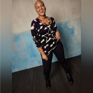 NWT Torrid 2 Super Soft Strappy Tee - Tie Dye LoveSick Star Black